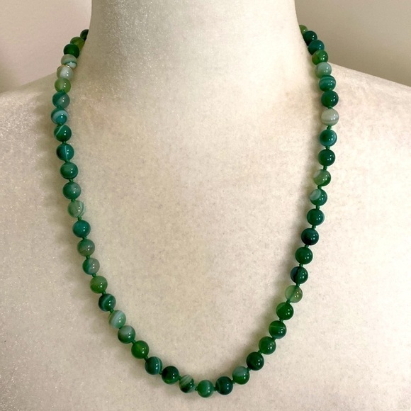 Hand Crafted Genuine Agate Green Gemstone Knotted White Gold Clasp Necklace - Picture 3 of 13